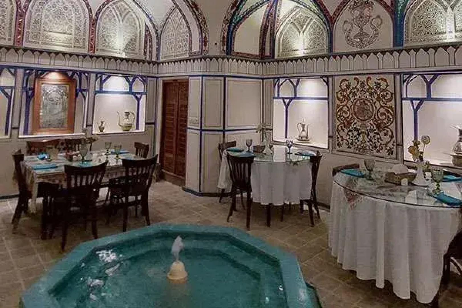 Mahinestan Raheb Hotel