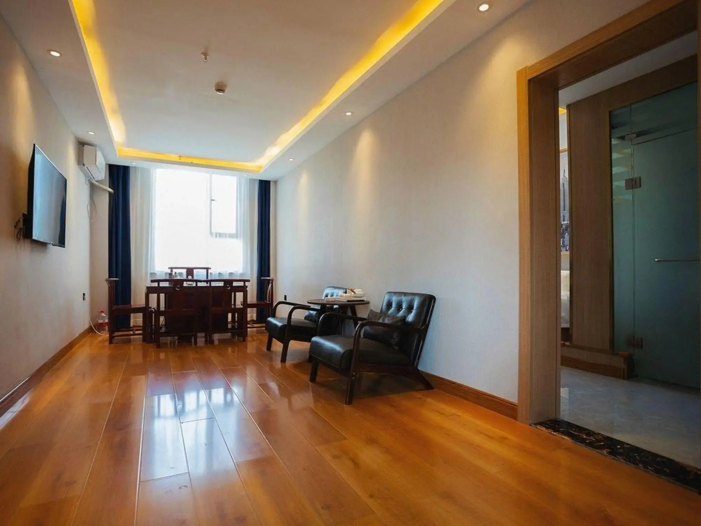 Super 8 Premier Hotel (Tumushuke City Government Branch)