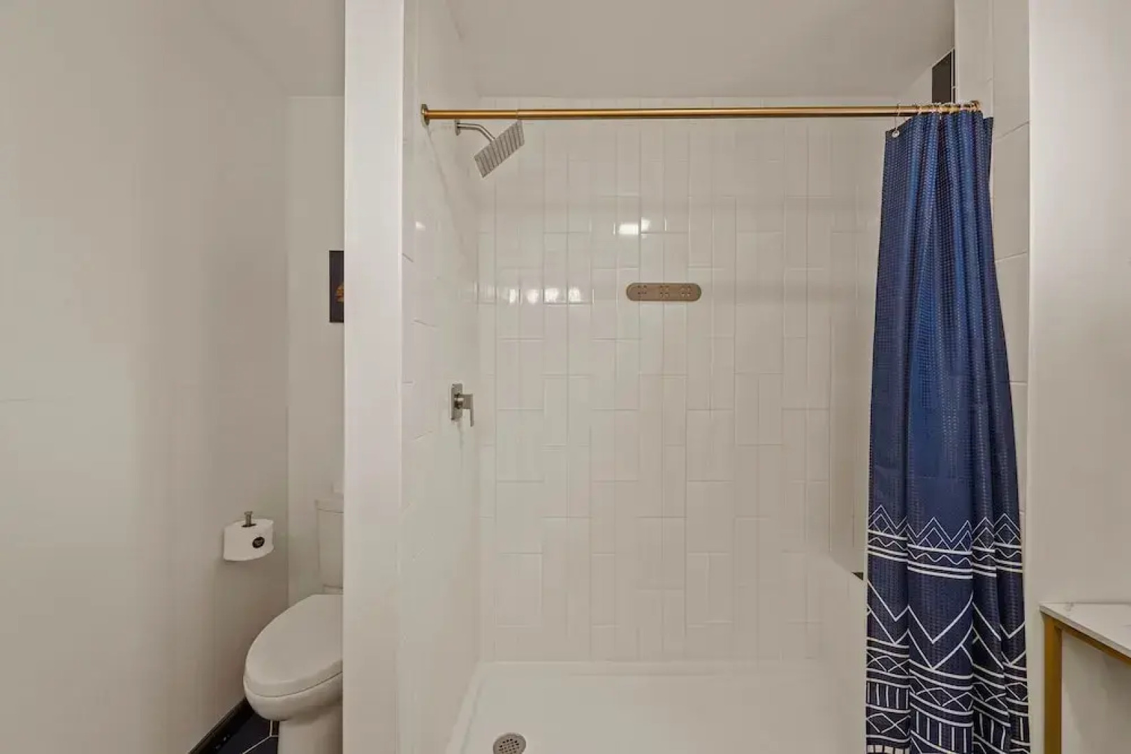 For Lake Sake by Avantstay Lakefront Hot Tub View