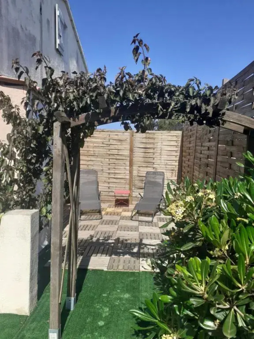 Maison à 200m de la mer, 10 mn de l'aéroport de Bastia avec sur place un Snack avec accès piscine gratuit pour la clientèle