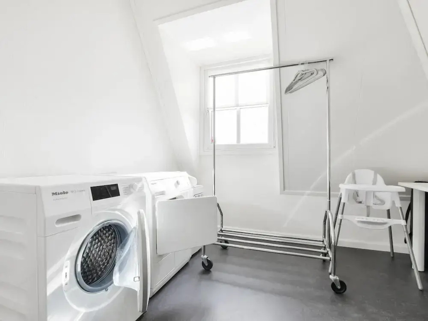 Great Holiday Home at the Efteling with Heated Swimming Pool & Hot Tub