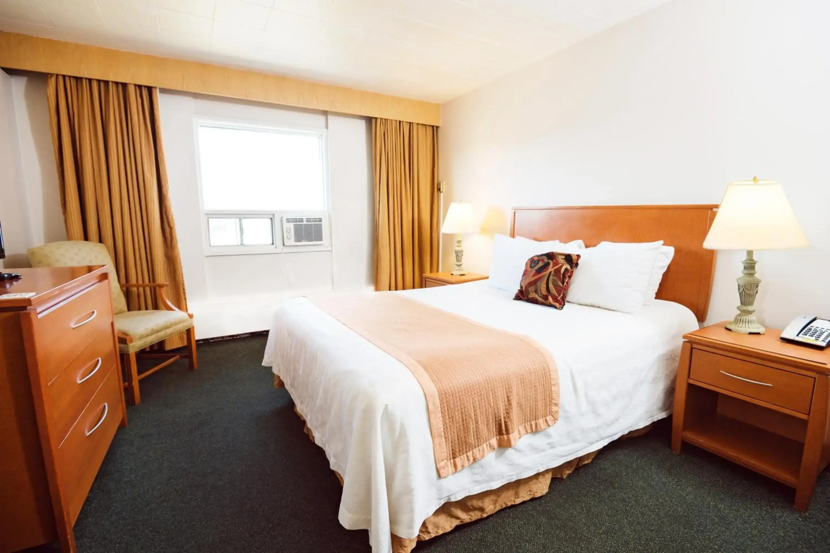 Rosslyn Inn and Suites