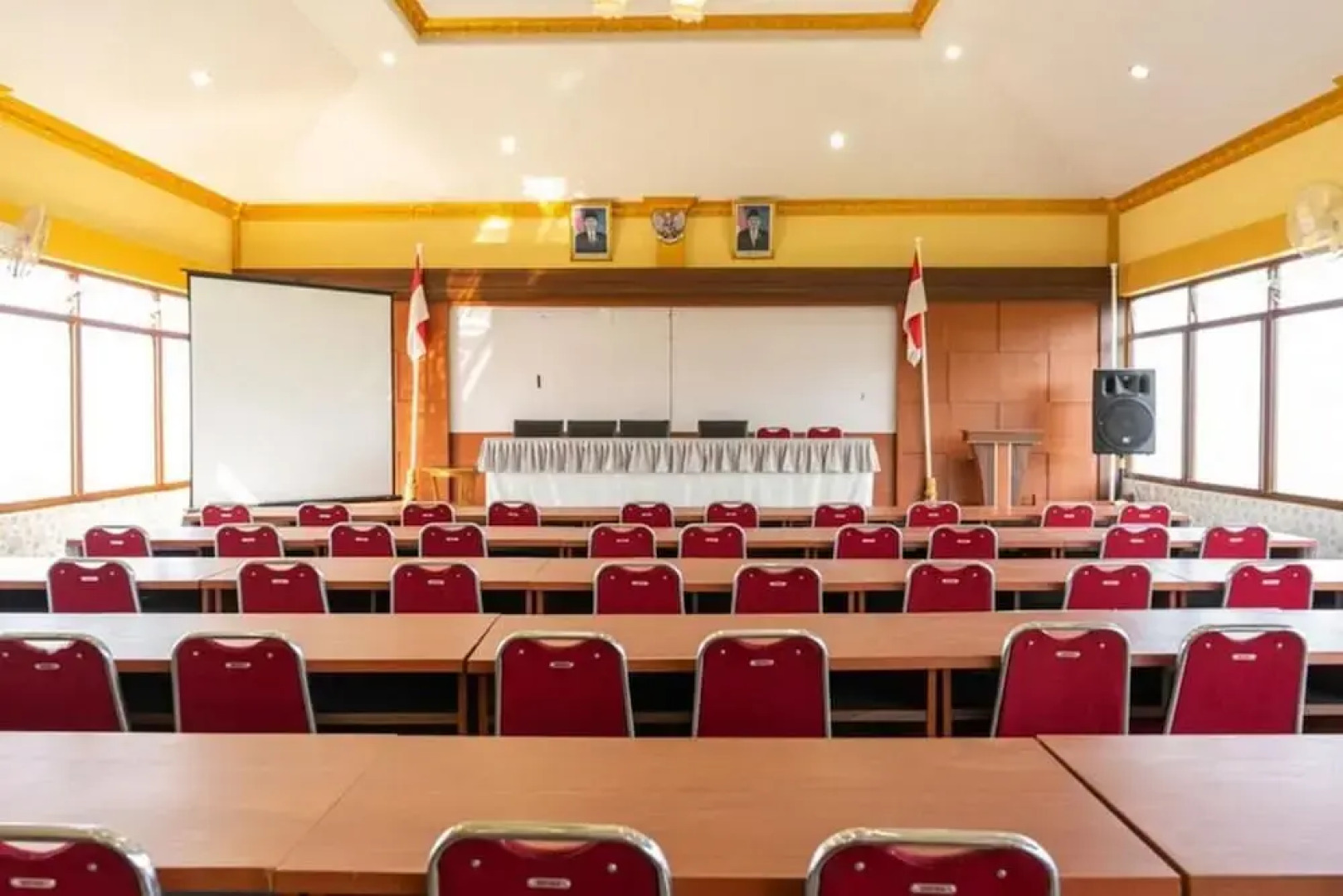 RedDoorz Near Jimbaran Market Bandungan