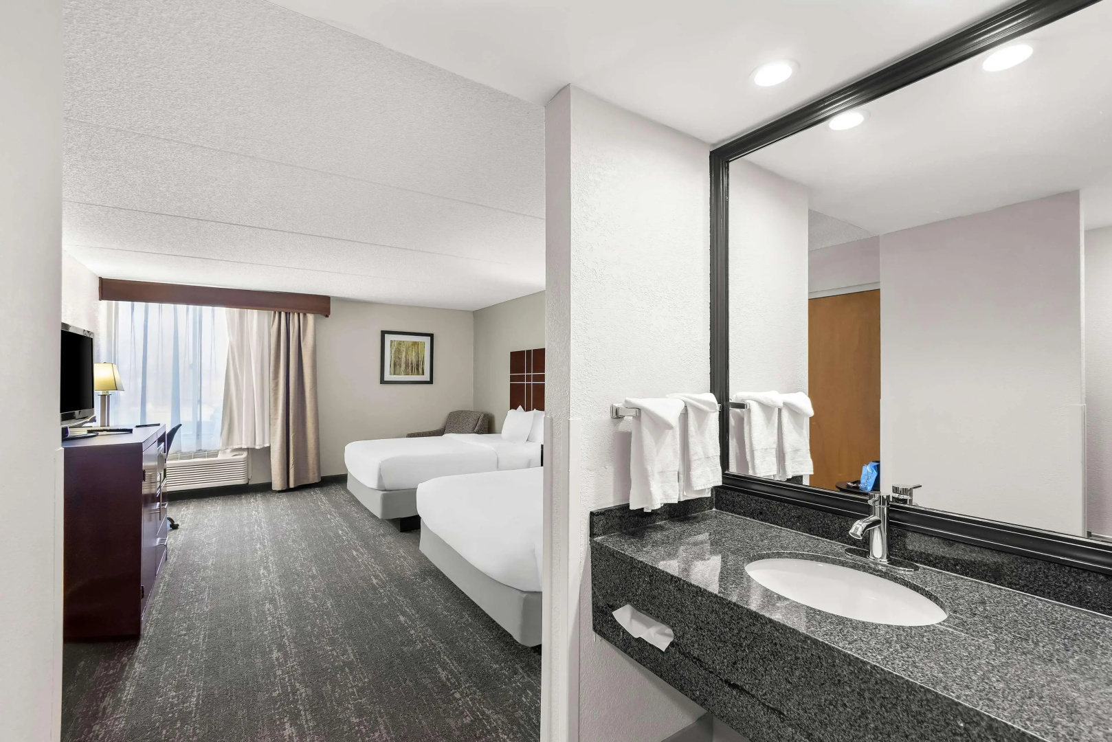 Best Western Luxbury Inn Fort Wayne