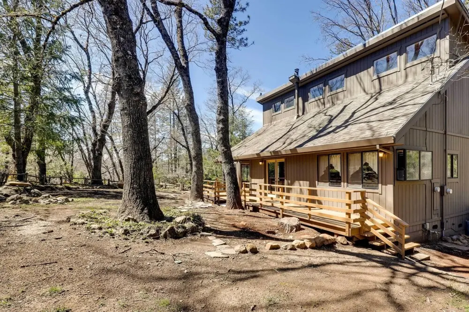 Welcoming Cole Ridge Chalet in Kelseyville!