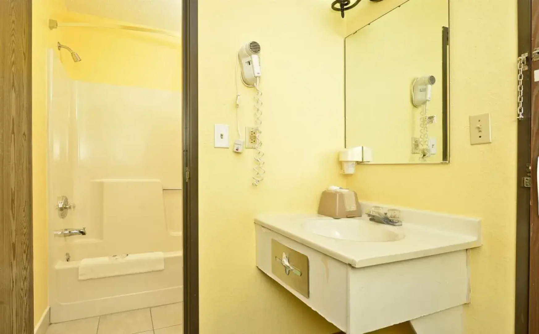 Burnsville Inn & Suites