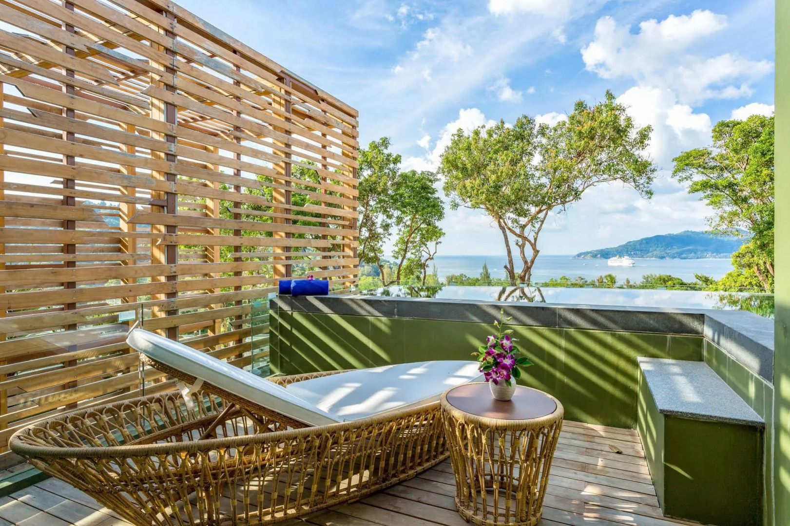 Crest Resort & Pool Villas