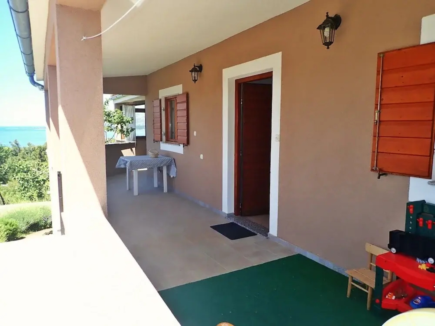 Apartment Boreas-with Panoramic View to the sea and Velebit