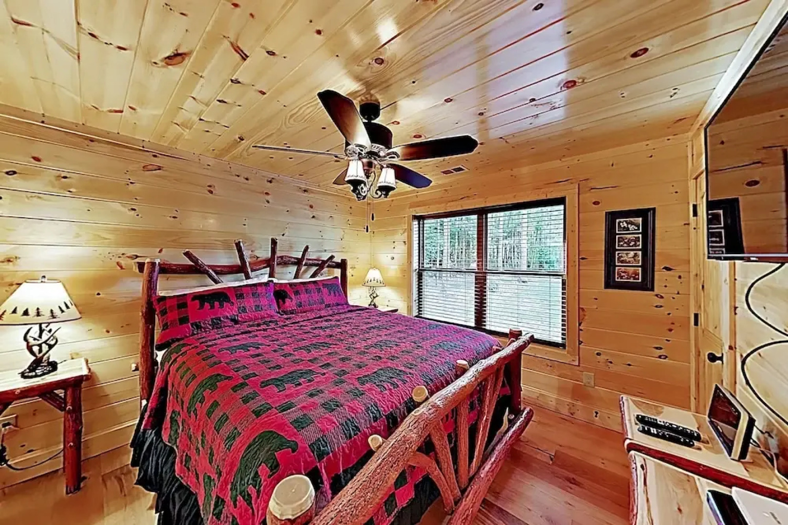 New Listing! All-suite - 1.5 Acres & Hot Tub 2 Bedroom Home