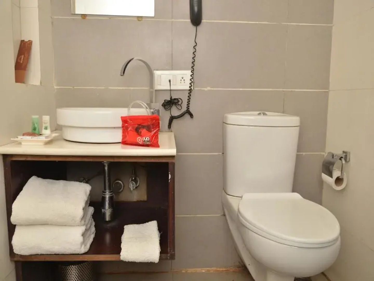 OYO 2037 Hotel Manor