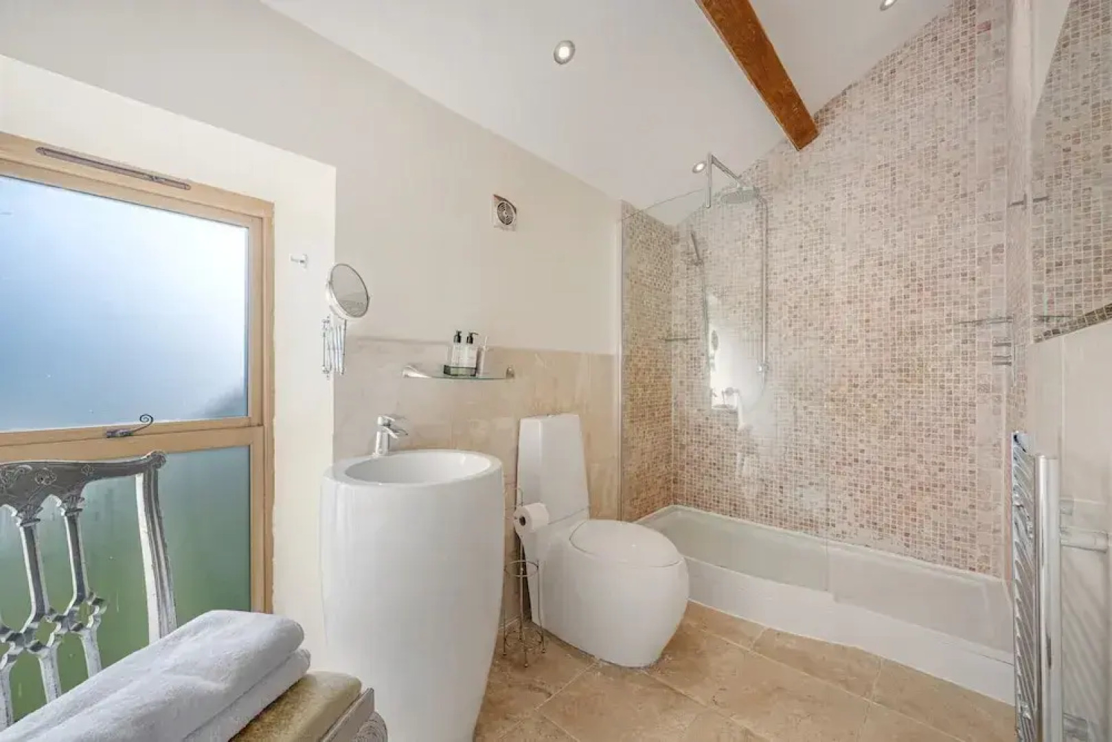 5-bed Retreat, Sleeps 12 in Harrogate With Hot Tub