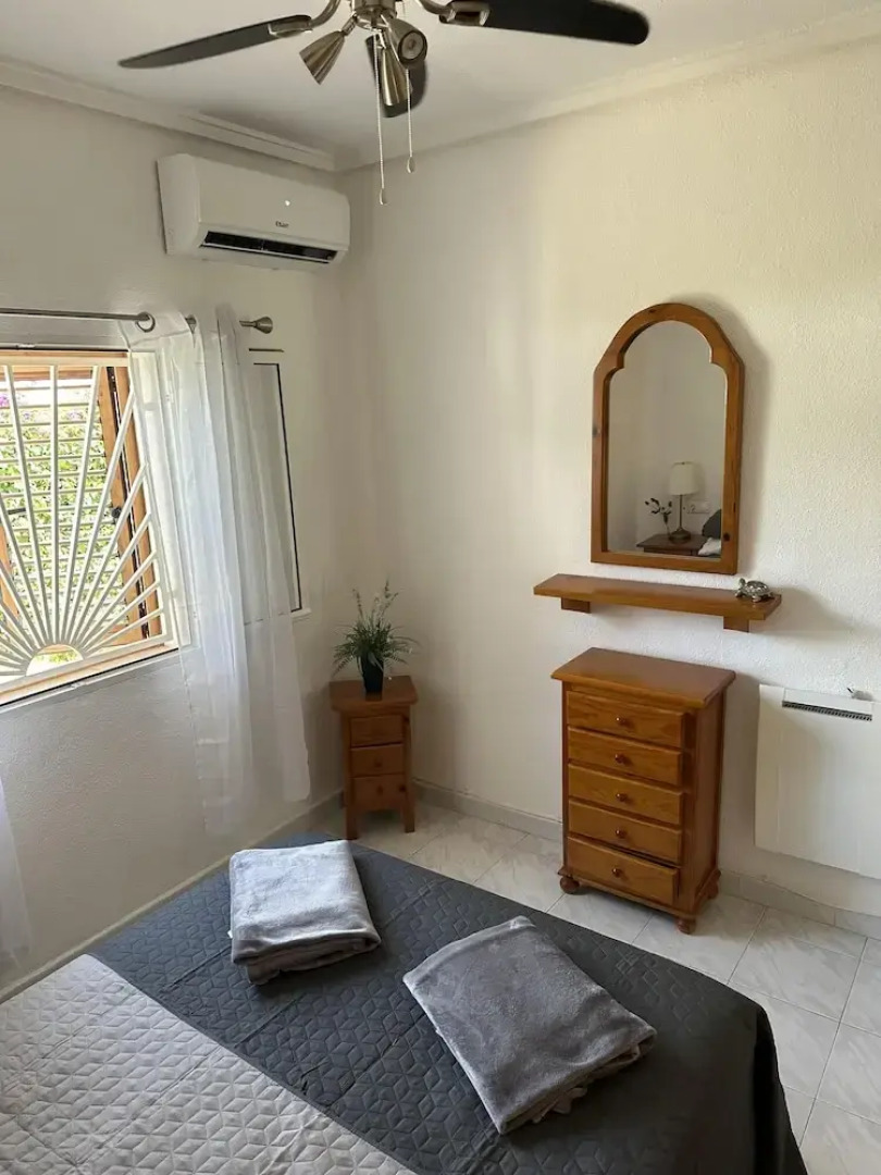 2-bed Apartment 10 min Drive to the Beach!