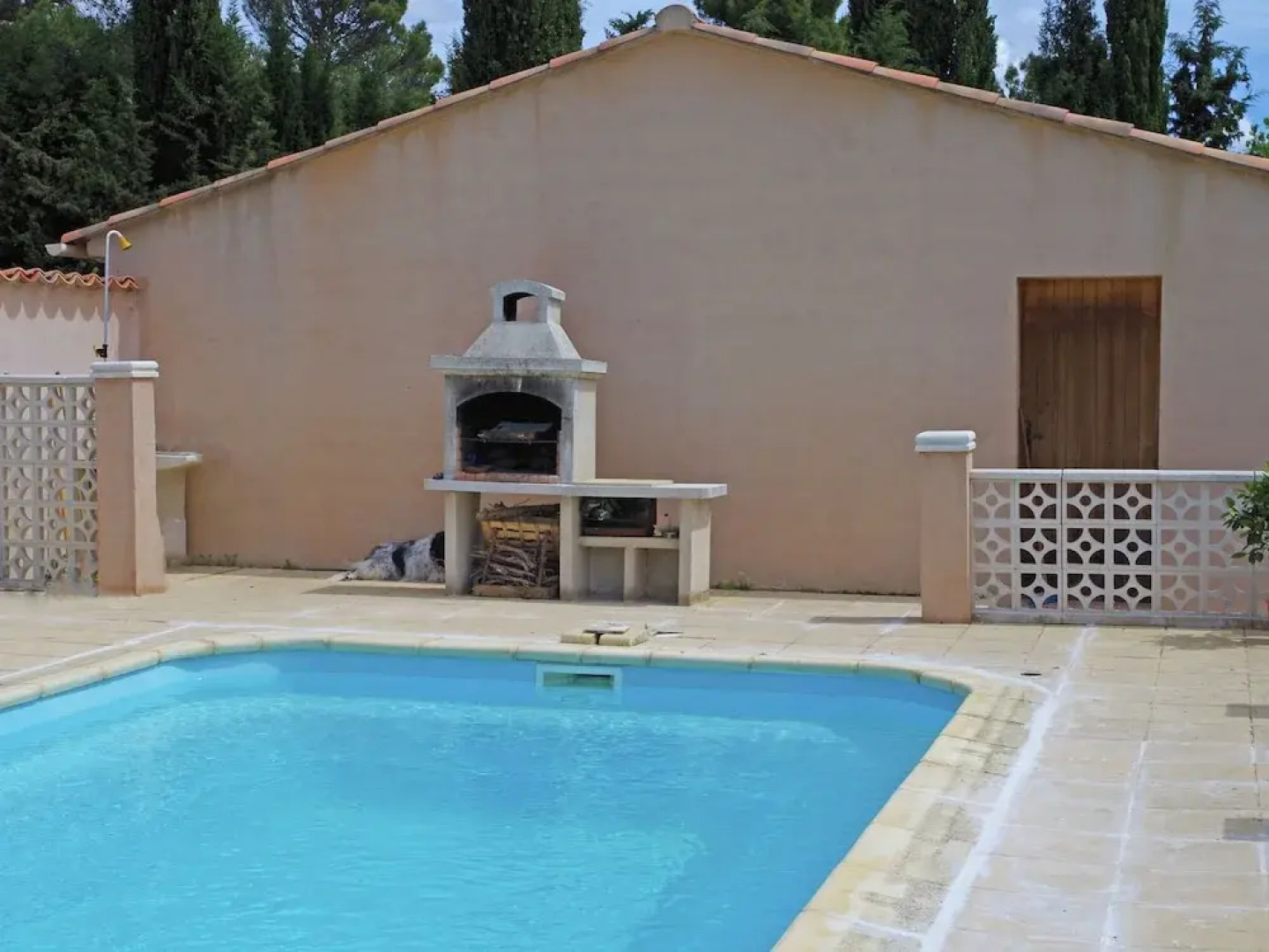 Spacious Villa in Aups With Swimming Pool