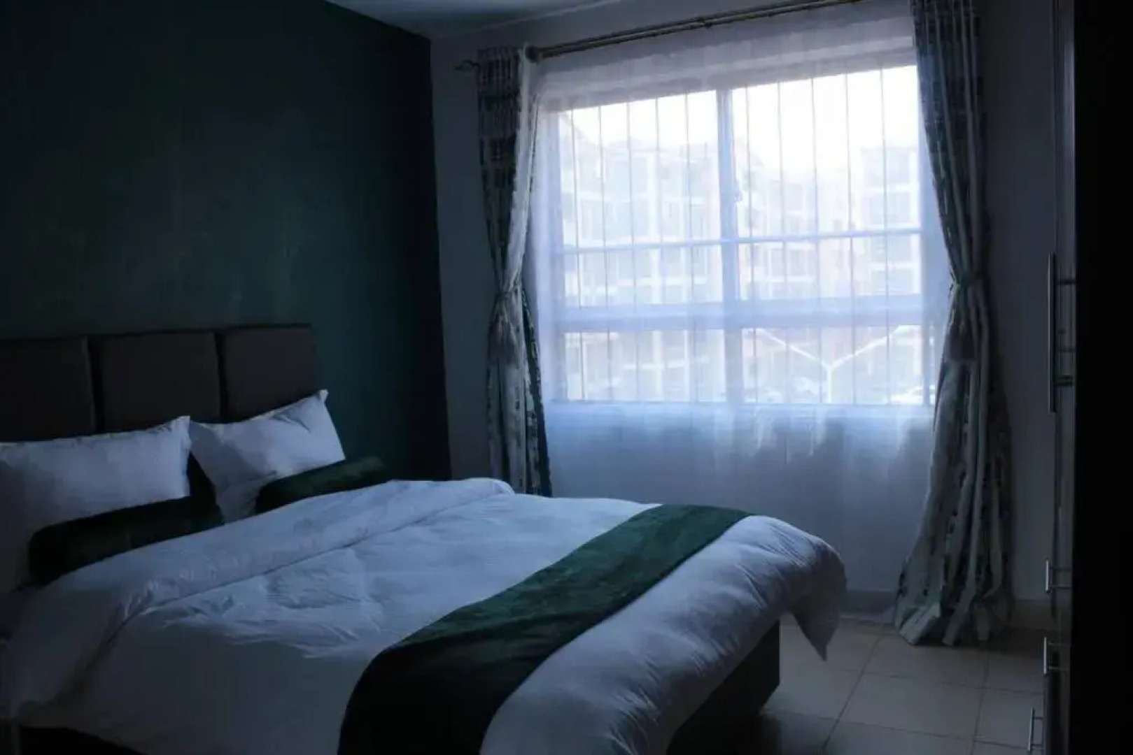 Lovely Emerald Green 3-Bedroom Apartment