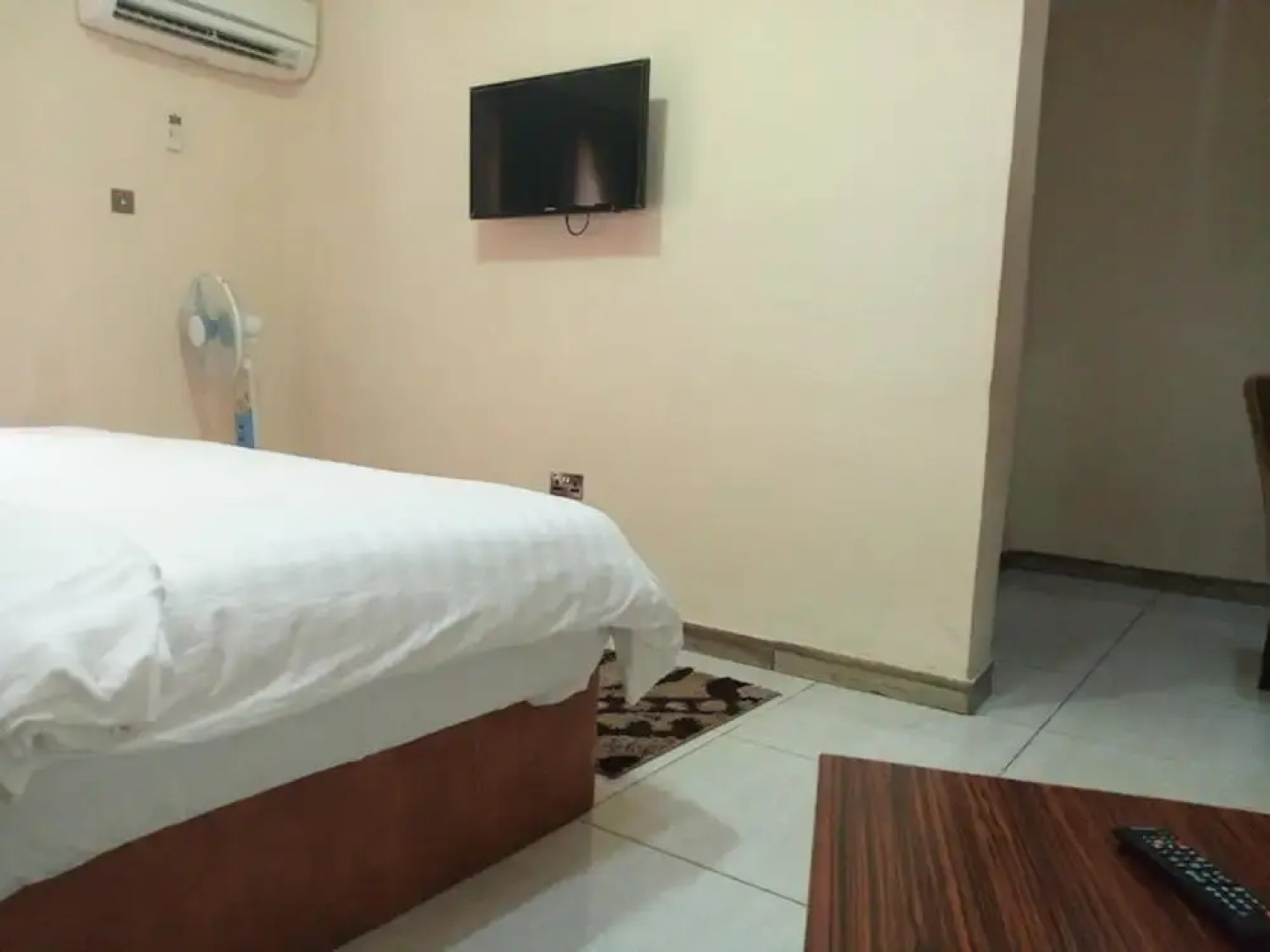 Danest Hotel And Suites