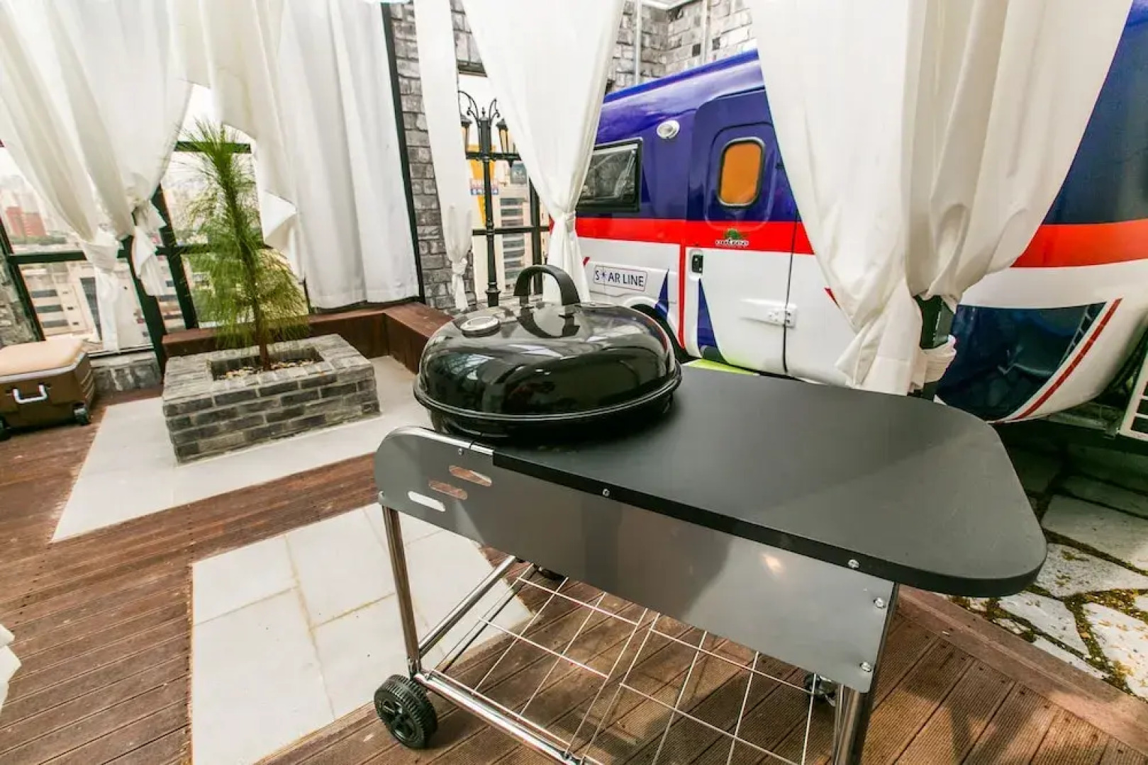 Hotel February Dong Seong Ro