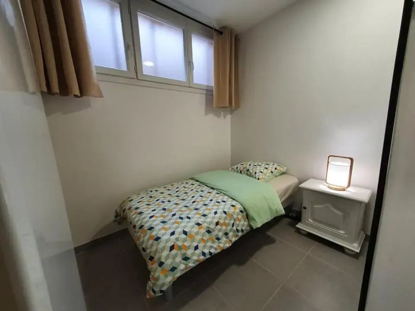 Grand studio Gravelines centre , 5 mn du cnpe et de la plage, absence de chambre privative