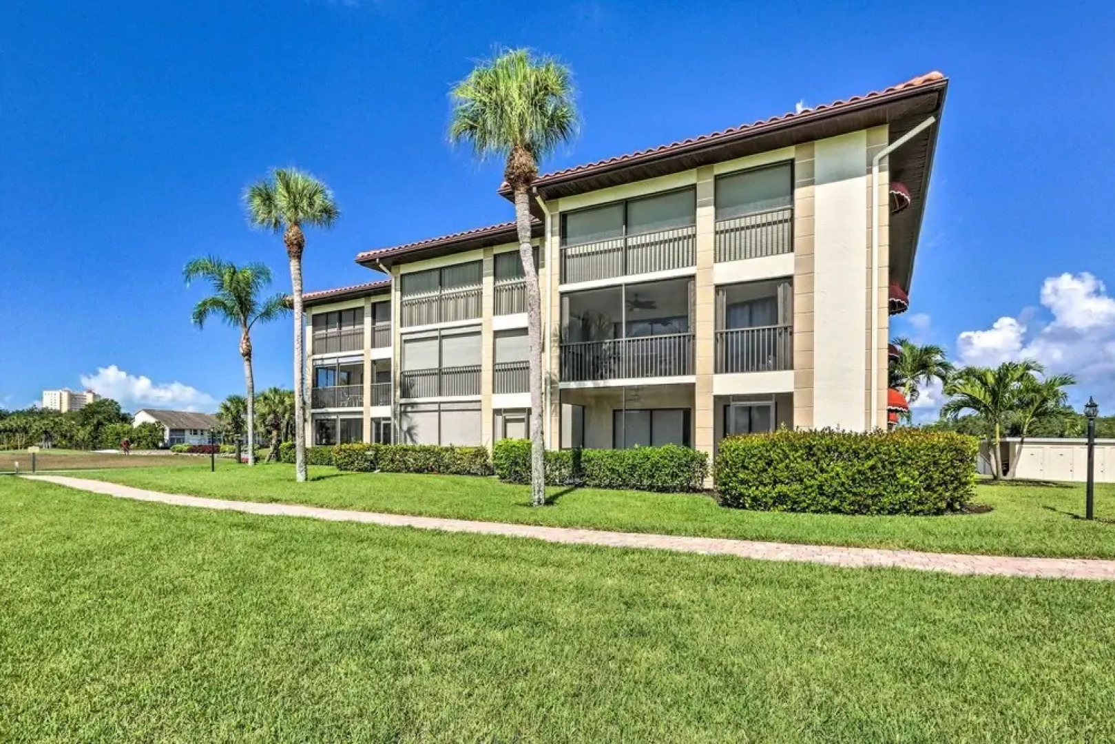 Stylish Fort Myers Condo ~ 2 Mi to Beaches!