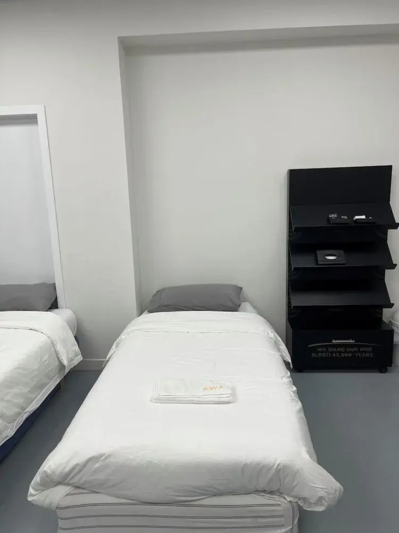 3 single and 2 sofa beds Studio Suite 7