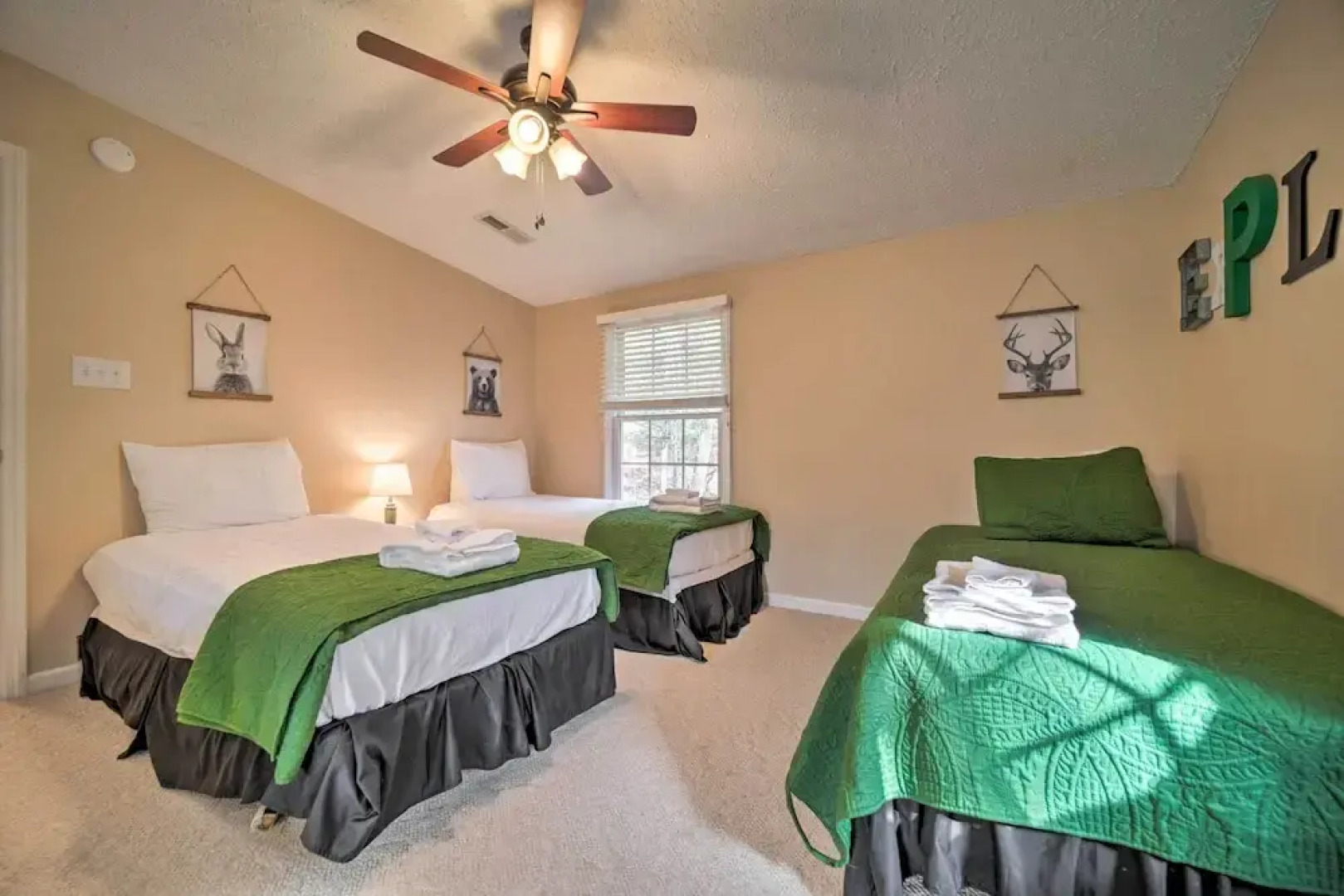 Blue Ridge Mtn Escape: Home w/ Deck & Fire Pit!