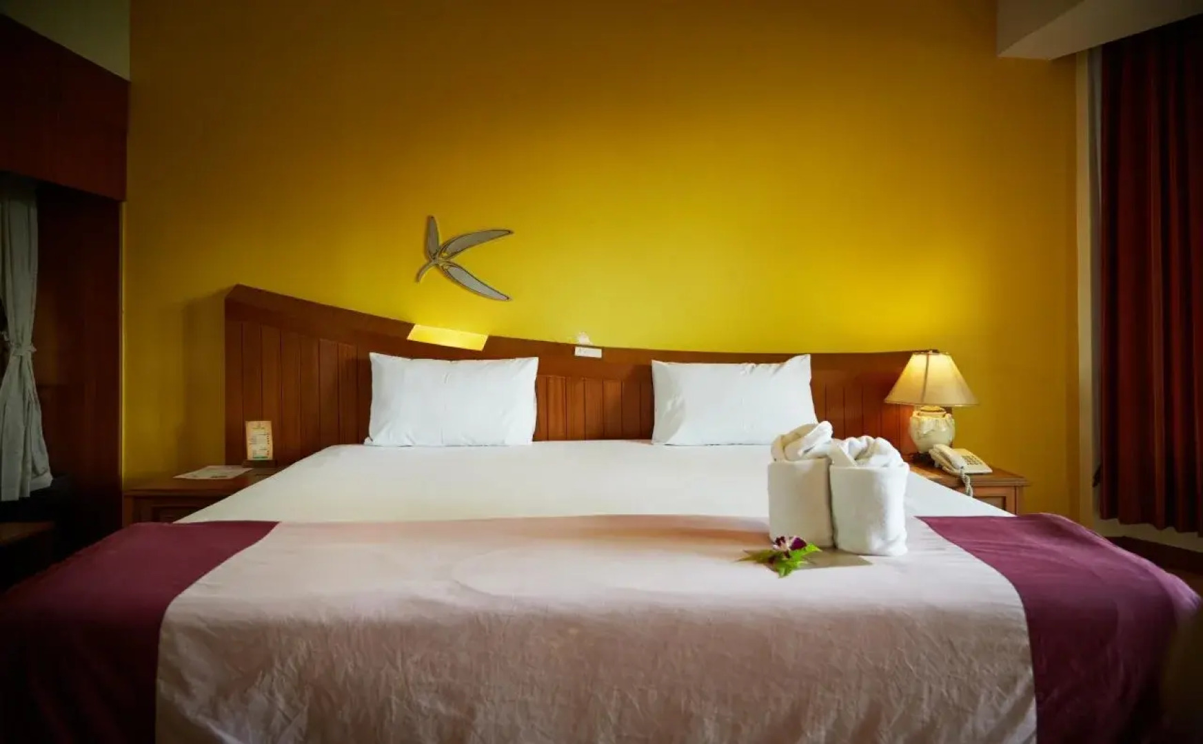 Country Lakeview Hotel