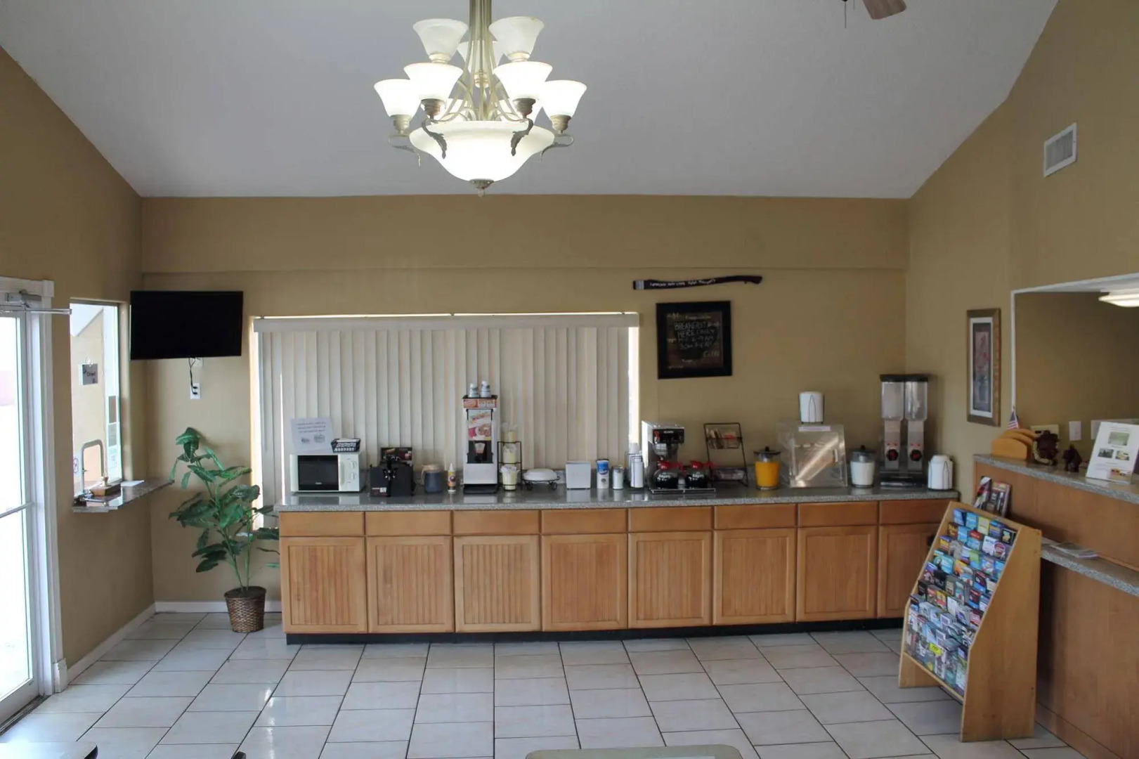 Continental Inn & Suites Nacogdoches TX / SFA  University/Downtown