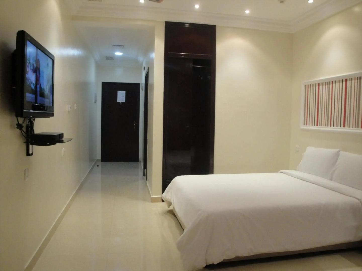 Marina Royal Hotel Suites