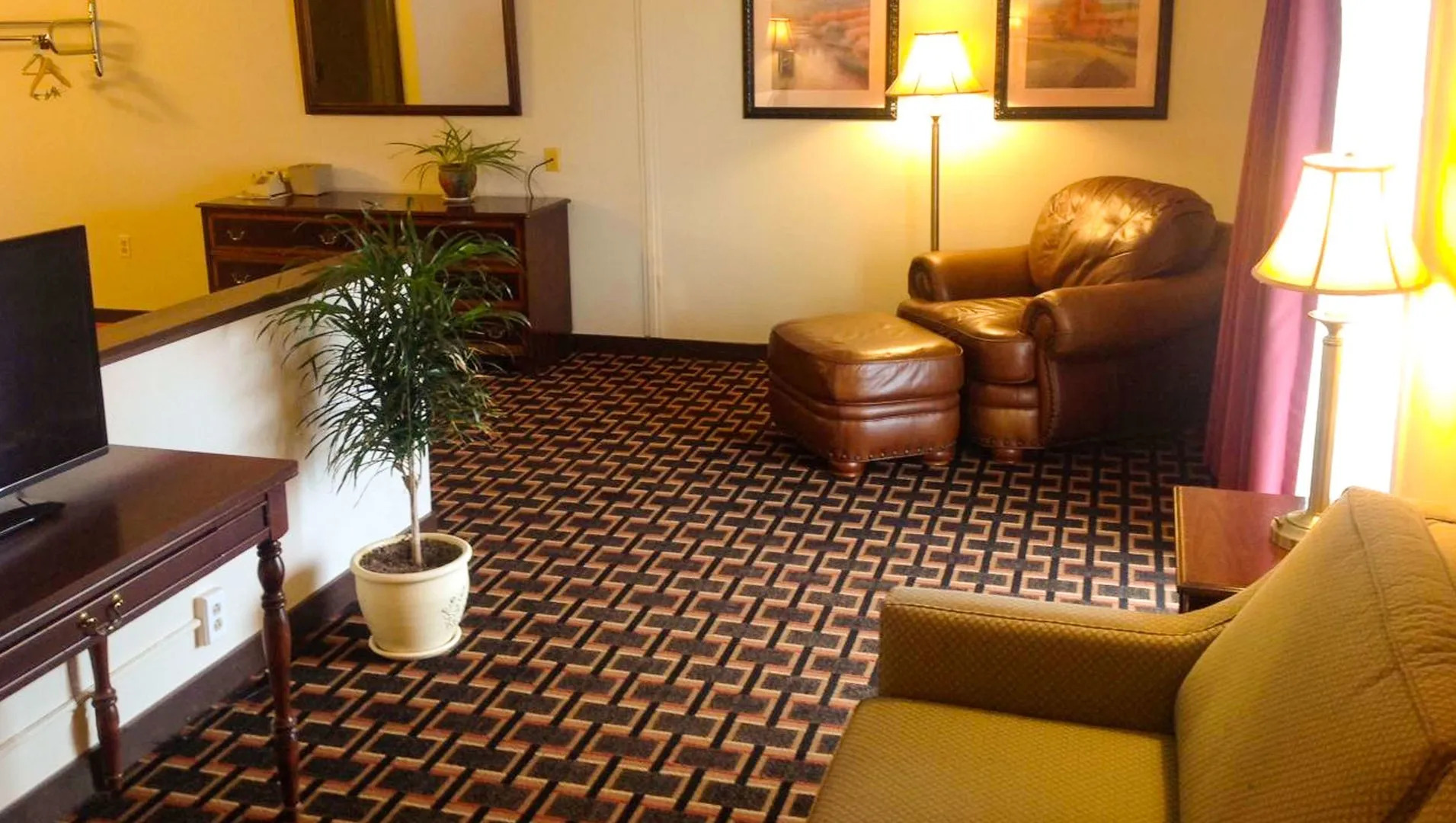 Colonial Inn Ellsworth