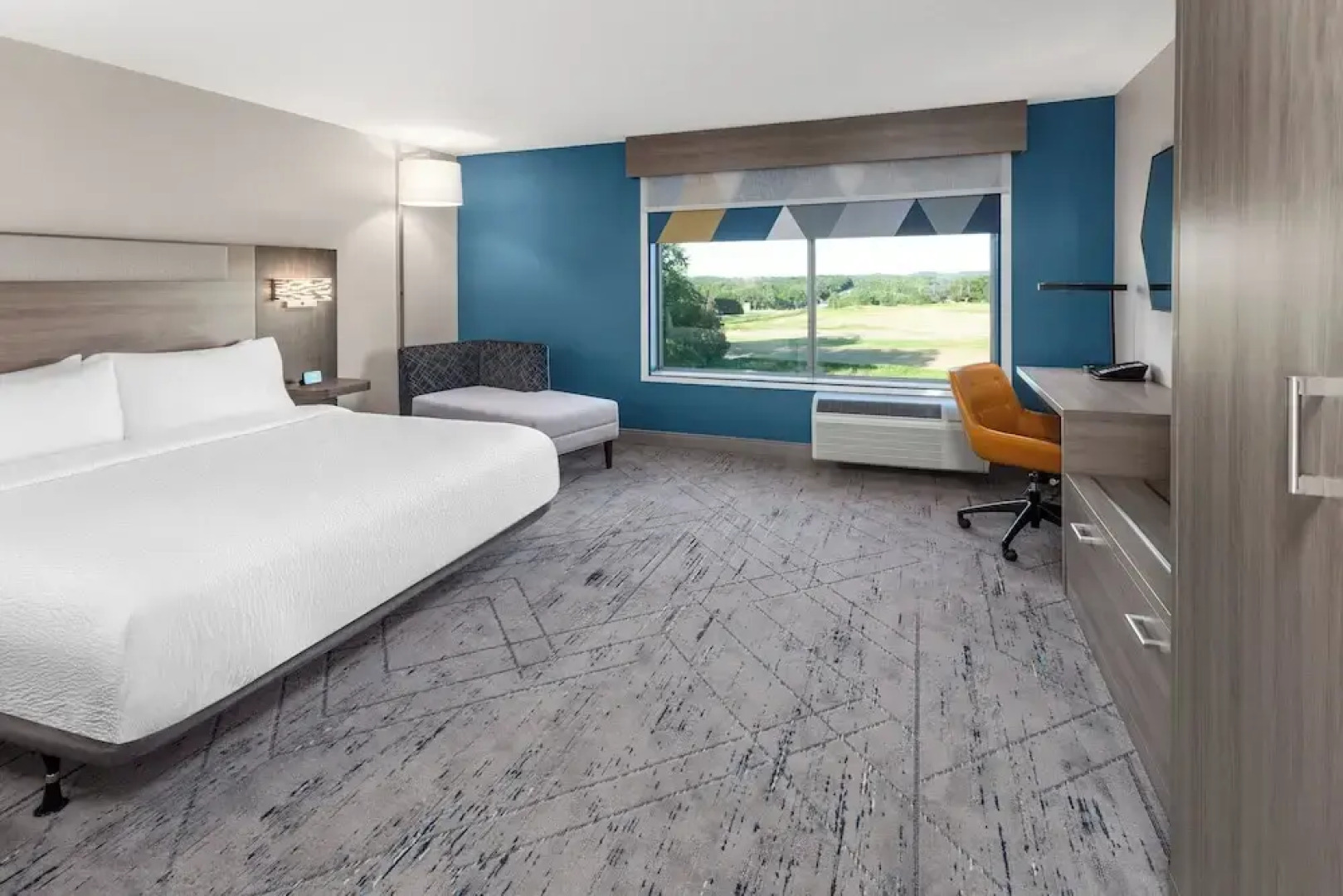 Holiday Inn Express & Suites Reedsburg - Dells Area by IHG