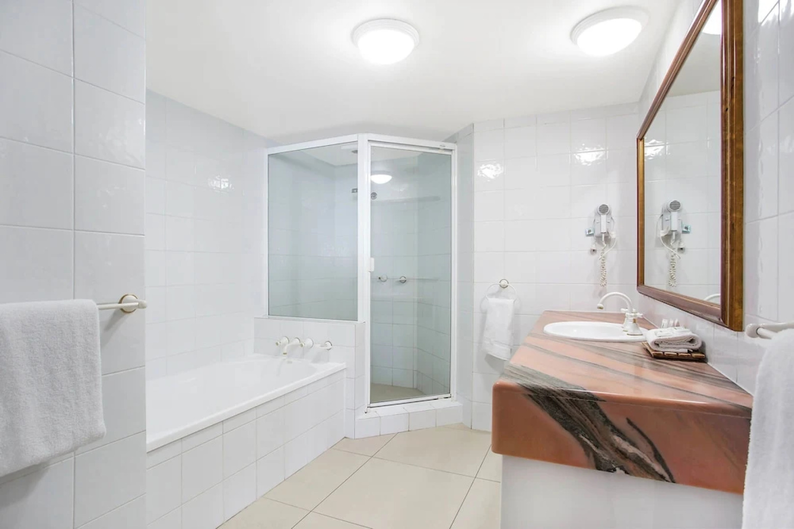 Soul Surfers Paradise 3 Bedroom Beach Apartment