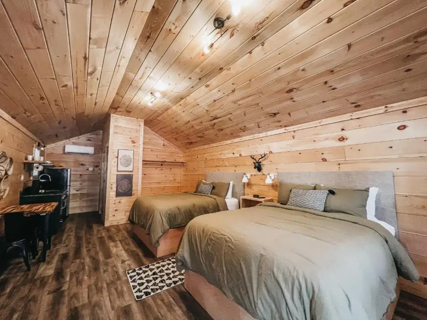 Studio Style Cabin #6 Located Minutes From Lake Hartwell