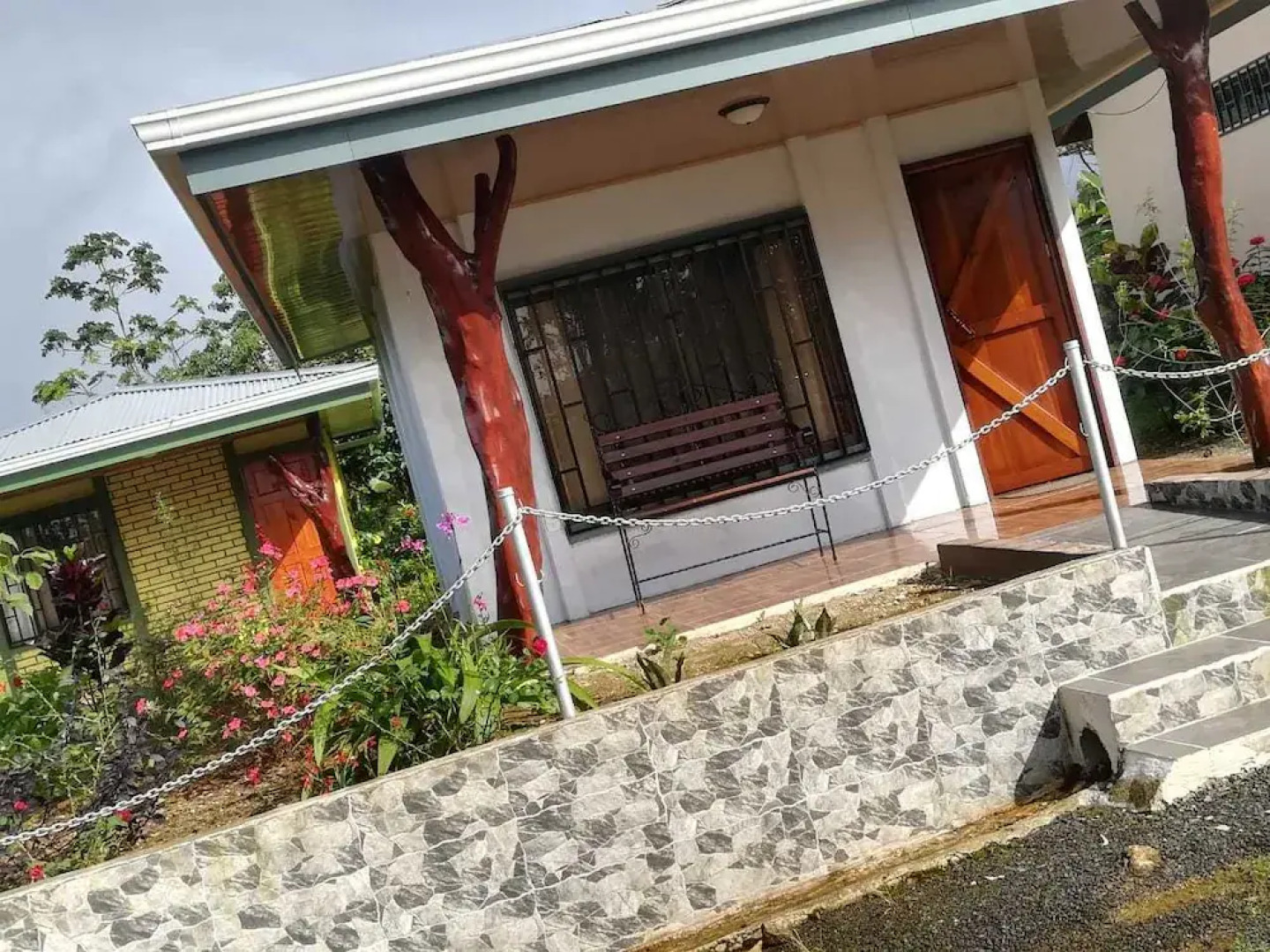 Soda y Cabinas El Parque