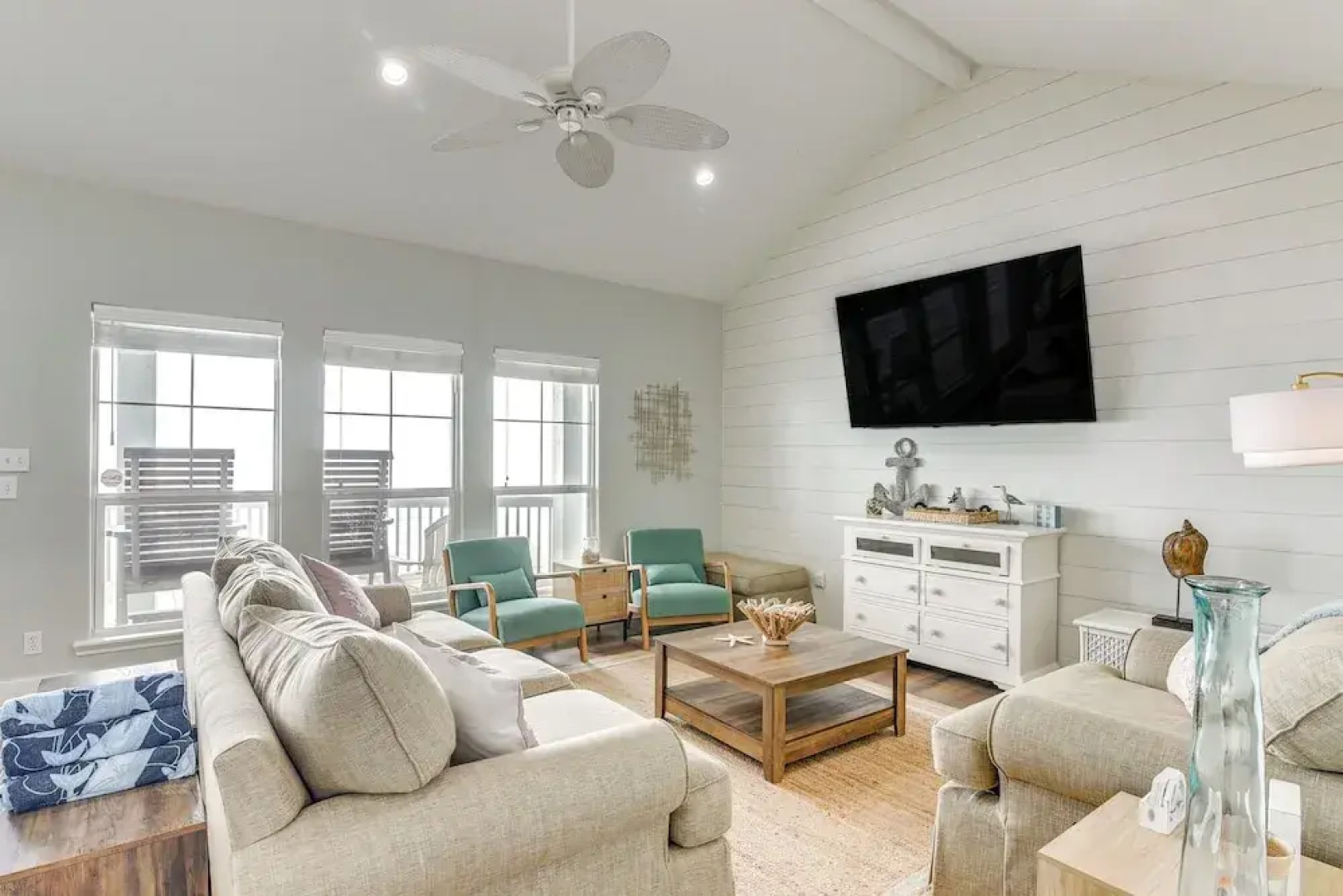 Oceanfront Crystal Beach Vacation Home w/ Deck!