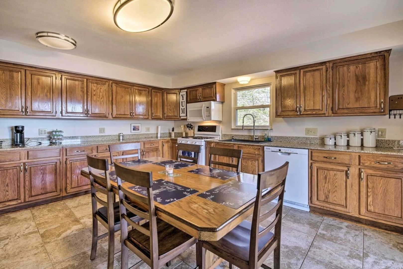 Lakeside Abode: 13 Mi to Silver Dollar City!