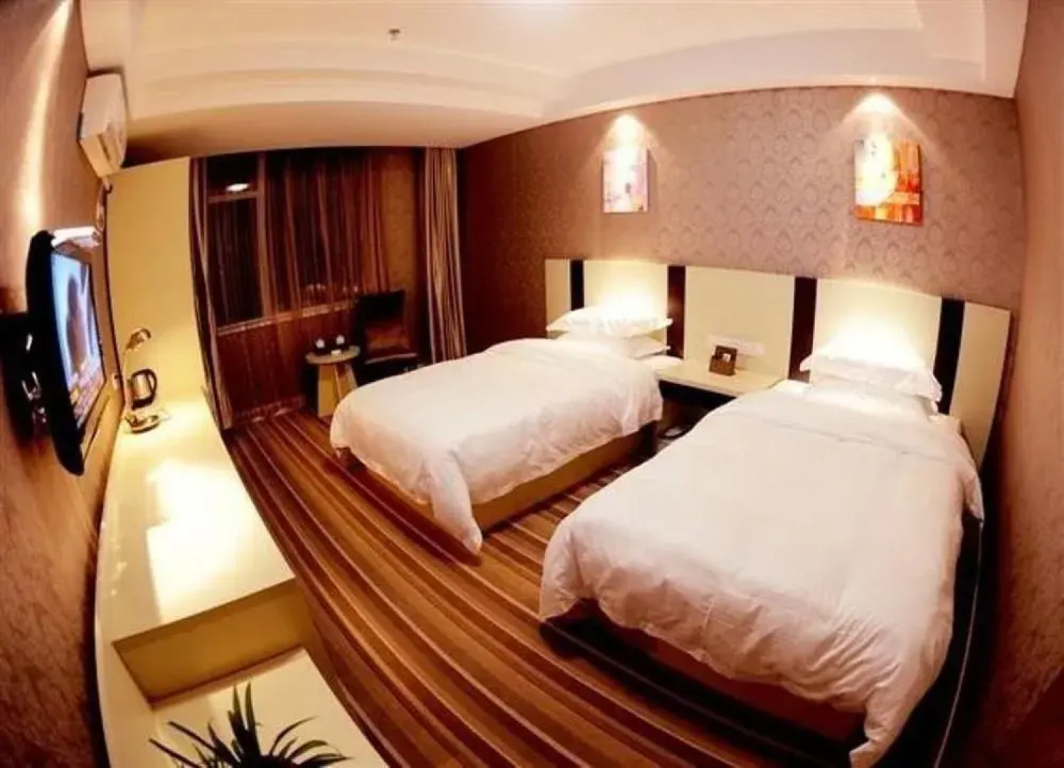 Ronghe Holiday Hotel