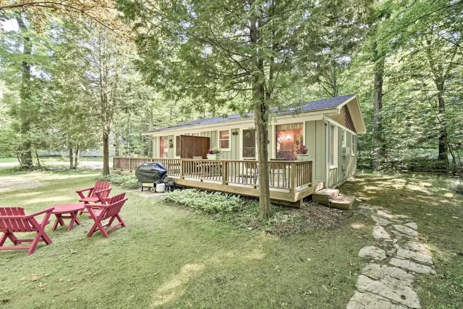 'pine Cottage' Duplex w/ Deck: Walk to State Park!