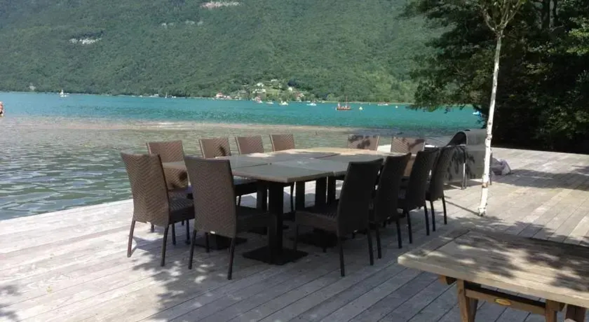 The Lakehouse Apartment