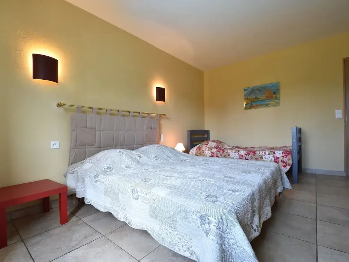 Spacious Villa in Vaison-la-Romaine with Swimming Pool