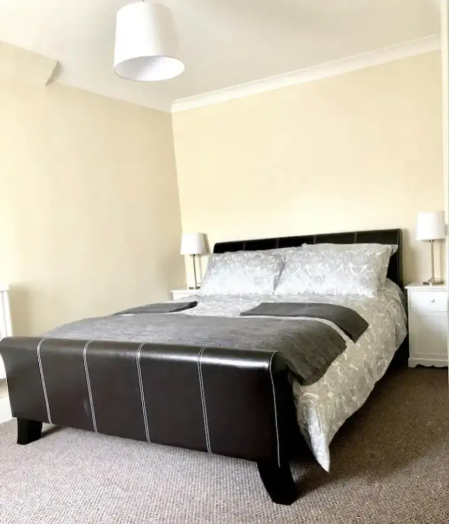 Ac Lounge 115 1-bed Apartment in Rochford