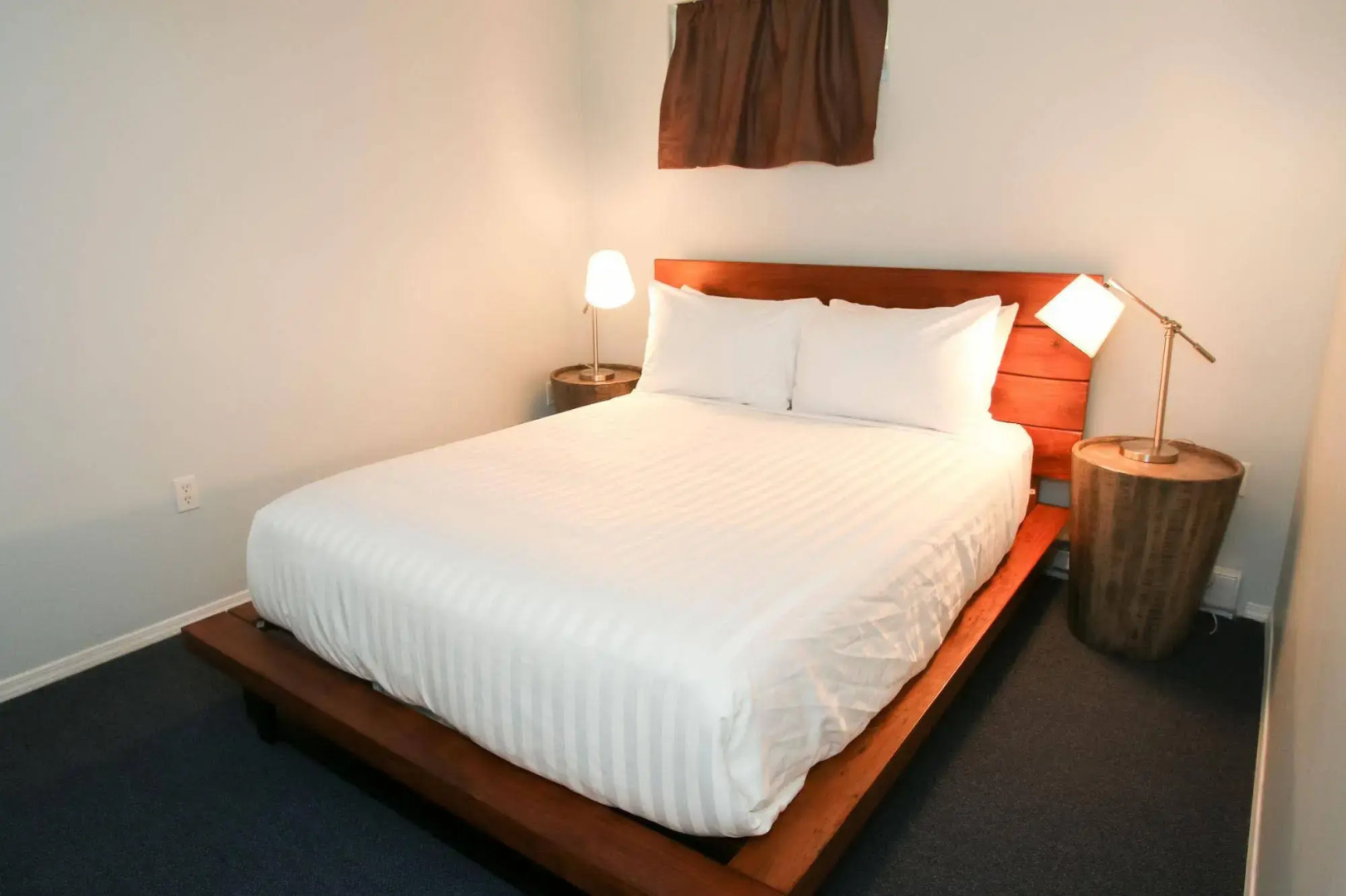 Duffin Cove Oceanfront Lodging