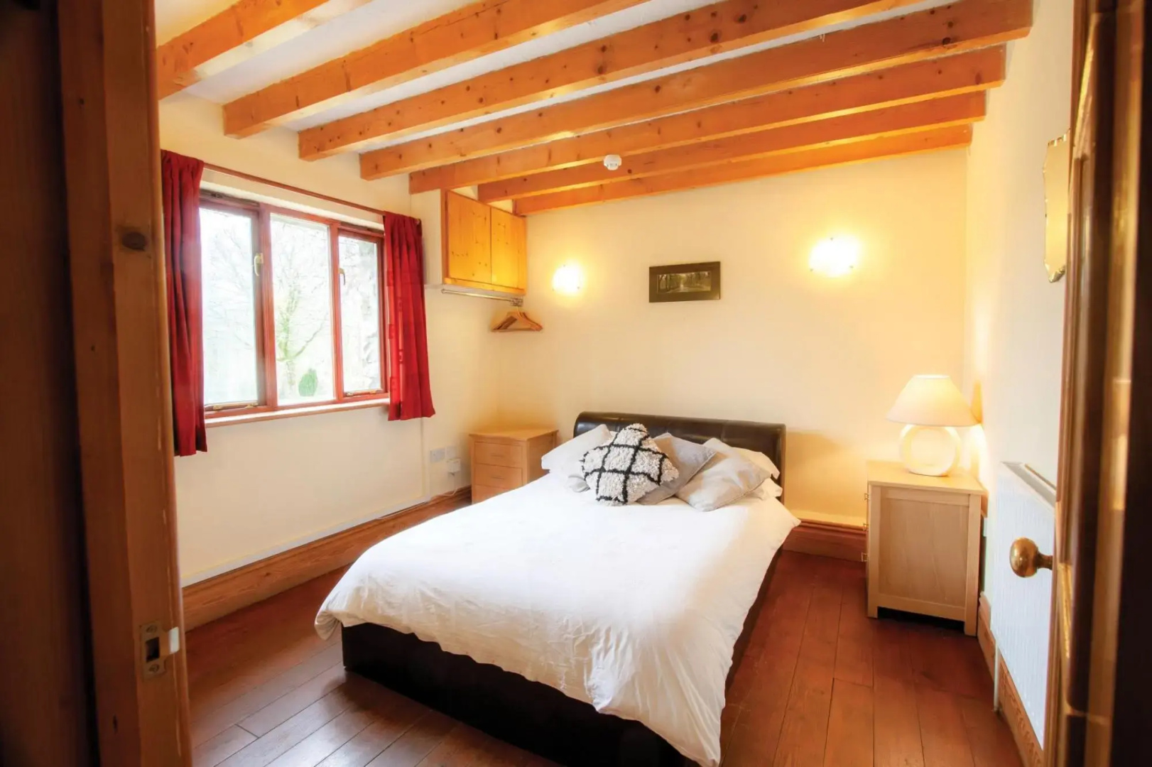 The Lake House Retreat - 7 Bedroom Holiday Home - Sleeps 20 - Southgate