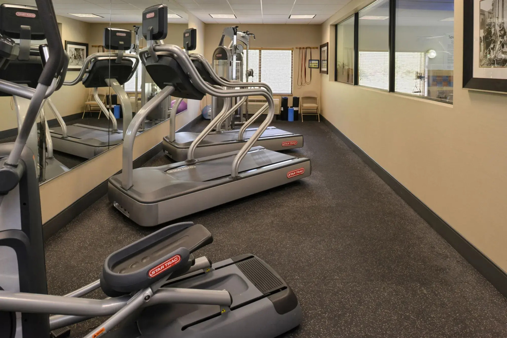 Holiday Inn Express & Suites Wheeling by IHG