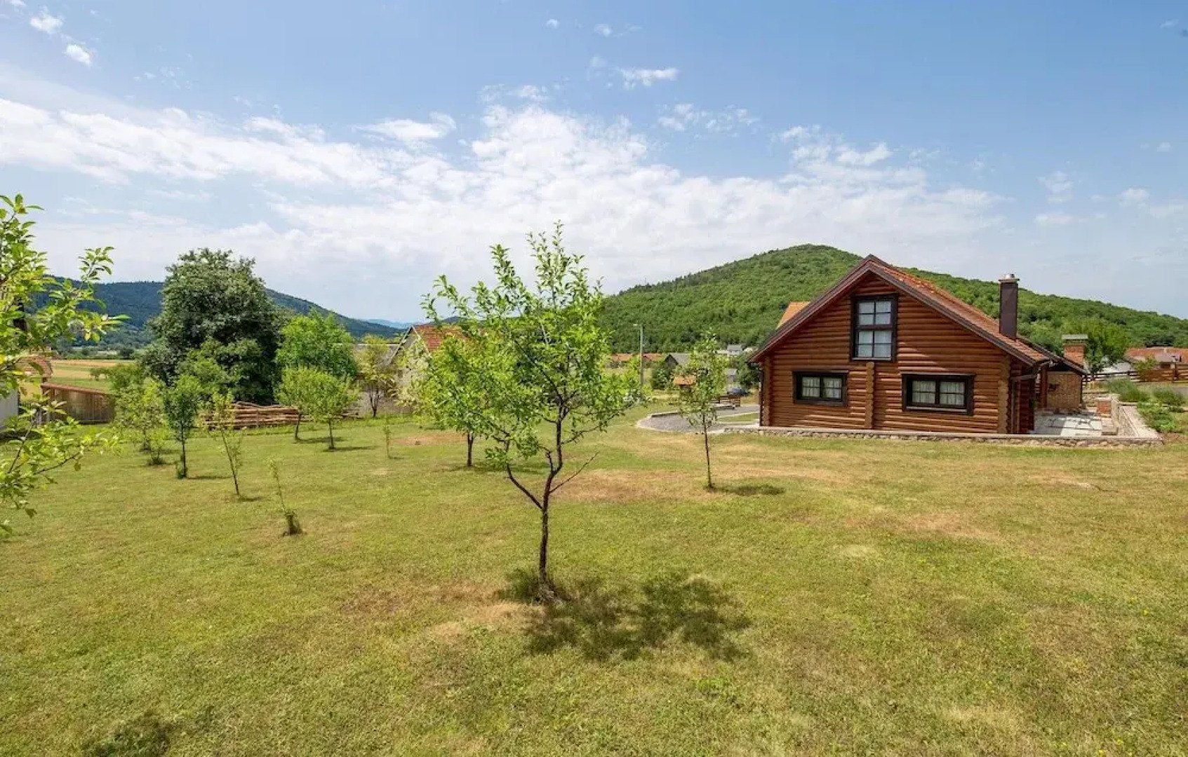 Awesome Home in Otocac With 4 Bedrooms and Wifi