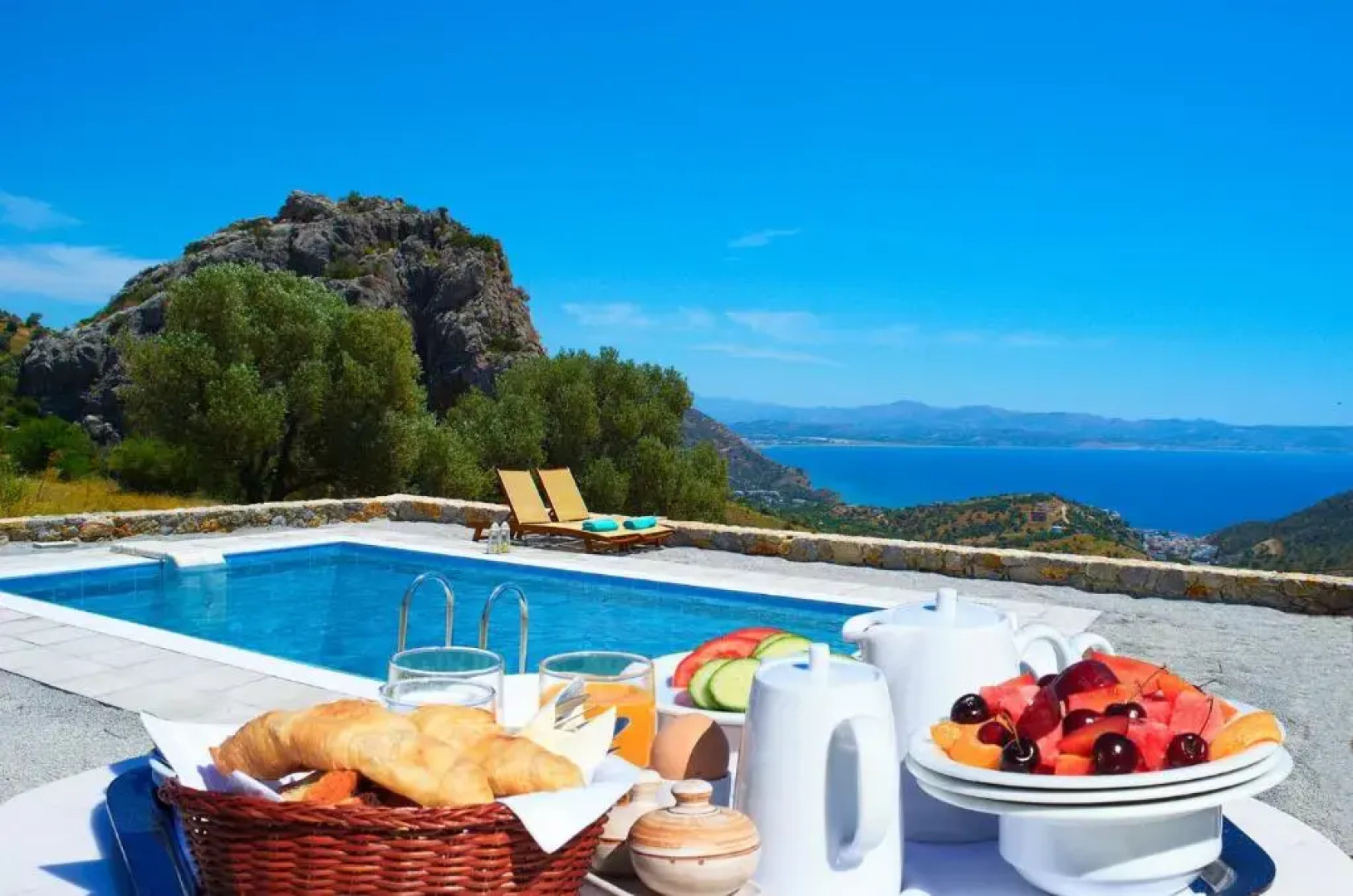 Evgoro Luxury Suites