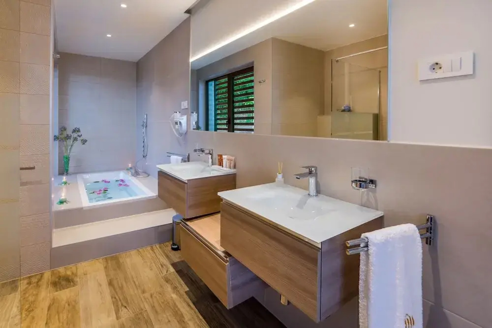 Villa AltaVista, Opatija - Seaview & Relax with Heated Pool and Private MiniGolf