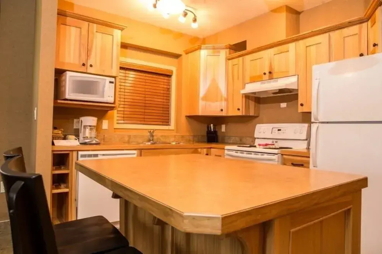 Elkwater Lake Lodge and Resort