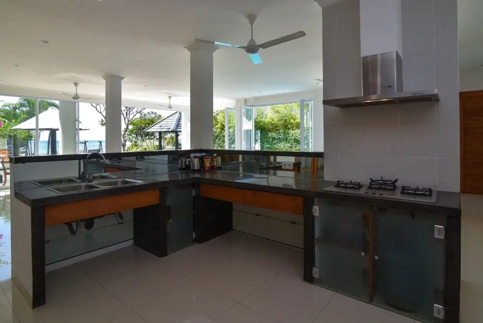 Villa Lovina Beach 2