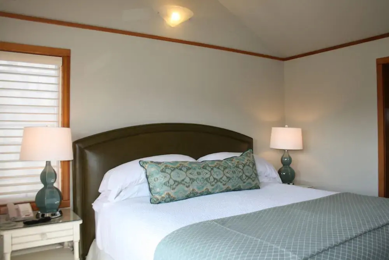 The Waves/The Argonauta Inn/The White Heron Lodge