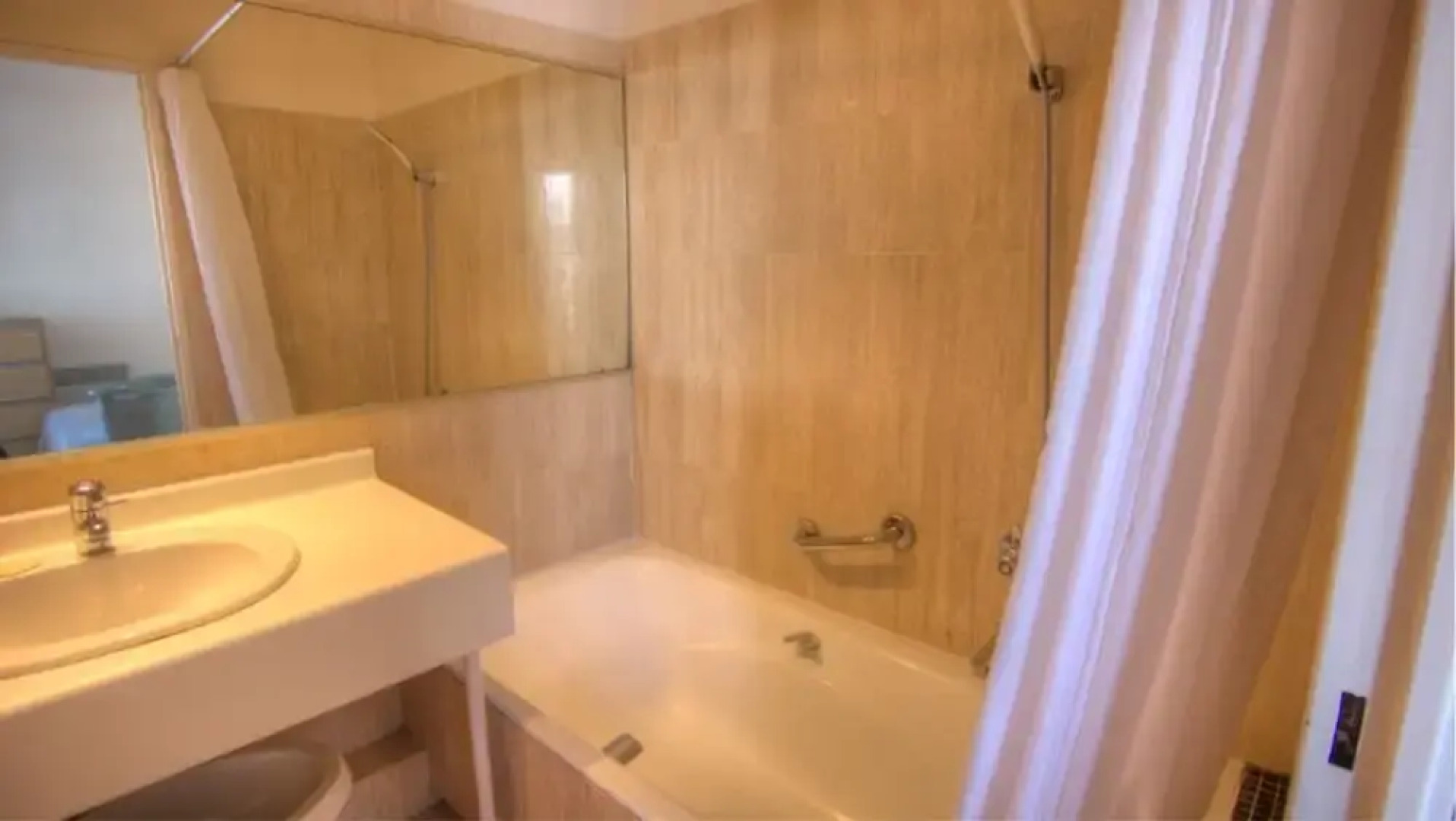 T2 vue mer 100m plages piscine PKG