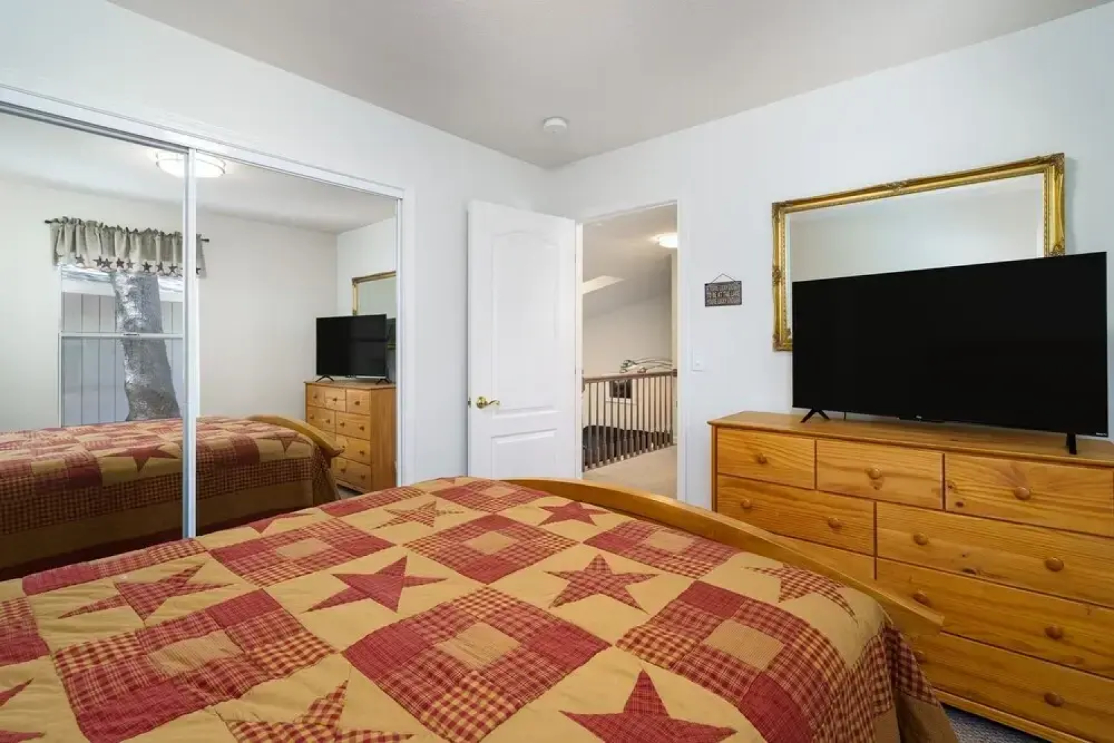 The Gathering Place - 2-Level Home with Game Room by Yosemite Region Resorts